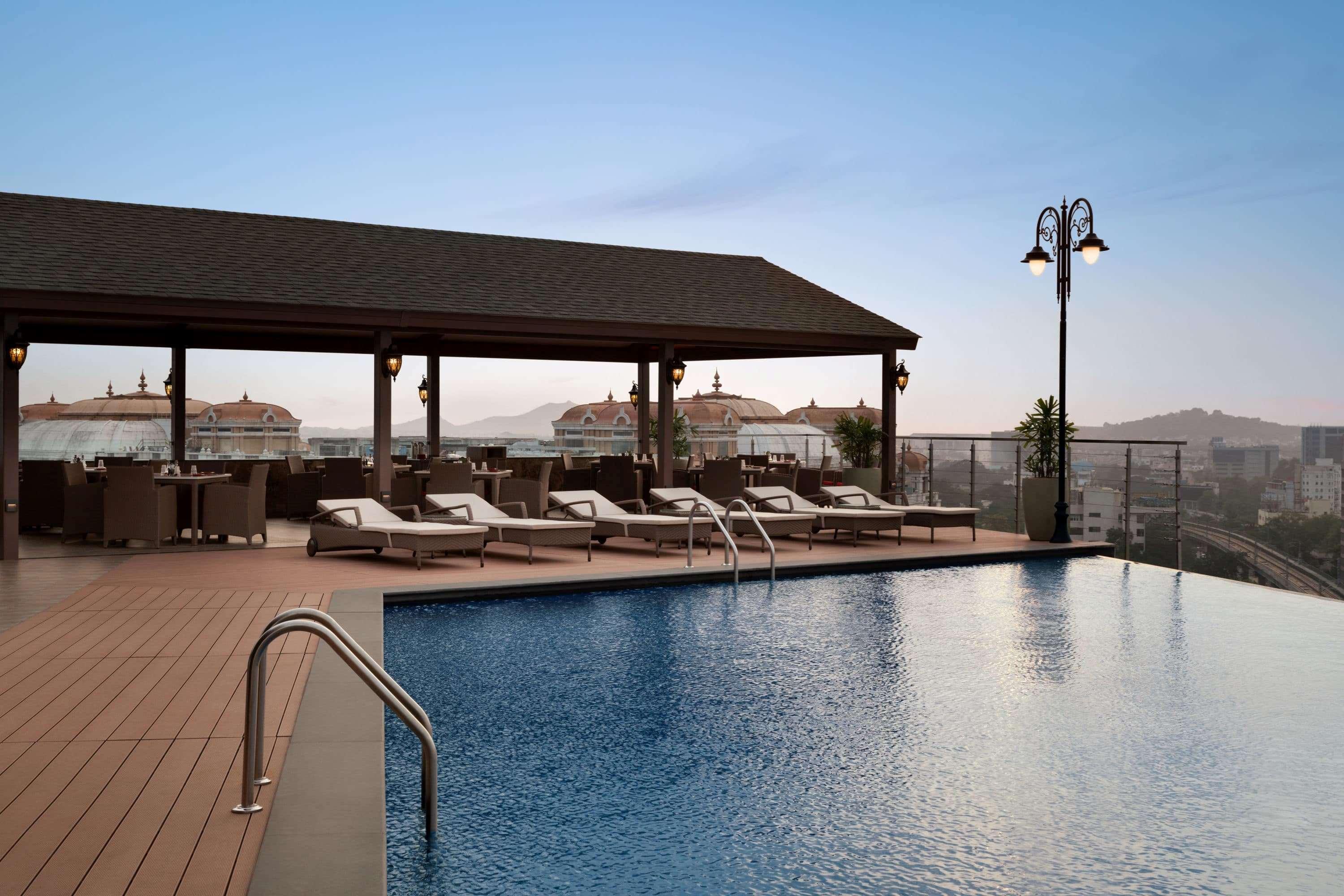 Ramada Plaza Hotel 5*