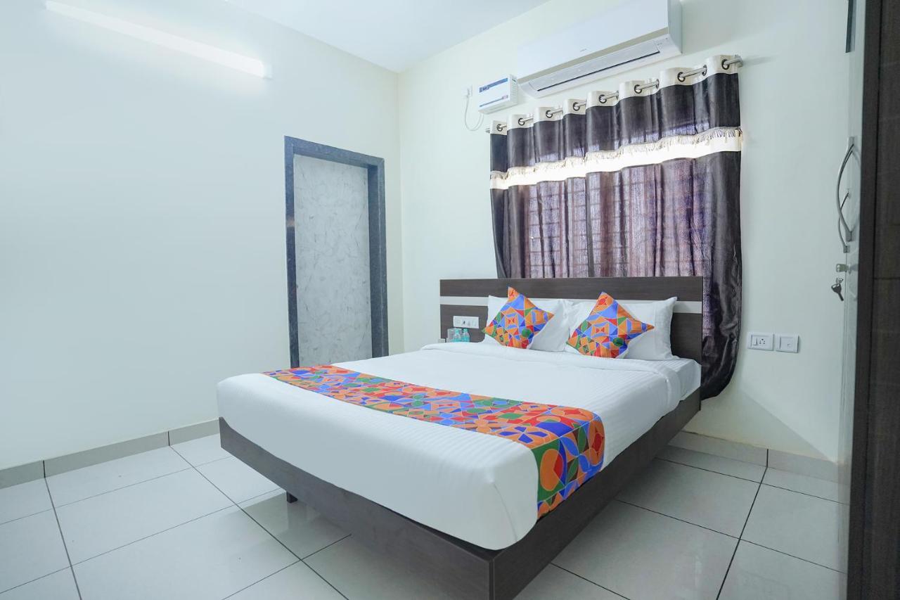 Hotel Fabexpress Town Space - Nr Gopalakrishna Theatre