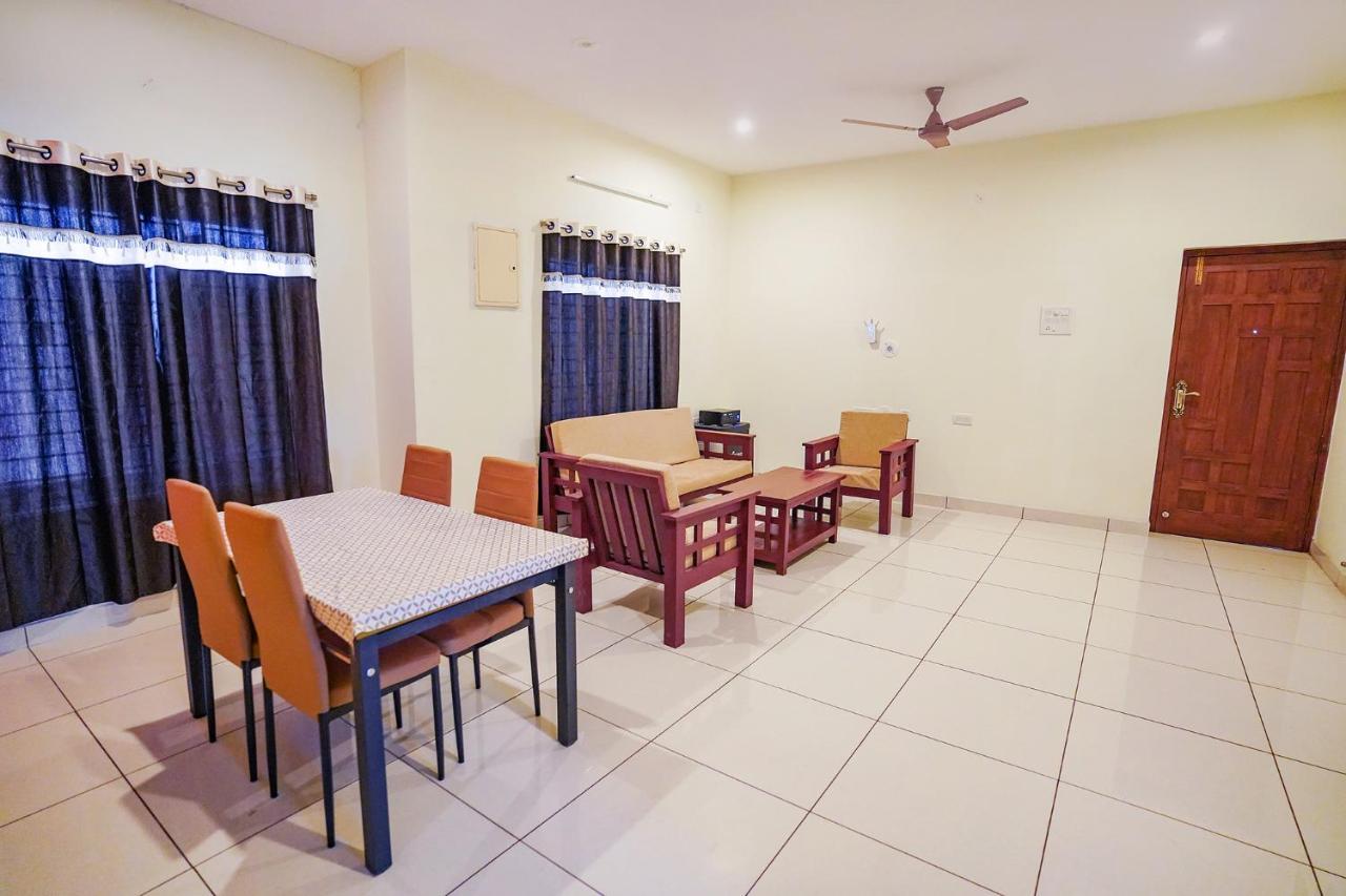 Hotel Fabexpress Town Space - Nr Gopalakrishna Theatre