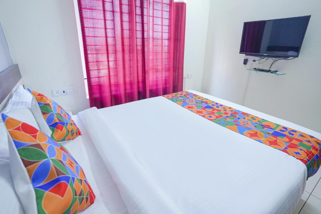 Hotel Fabexpress Town Space - Nr Gopalakrishna Theatre
