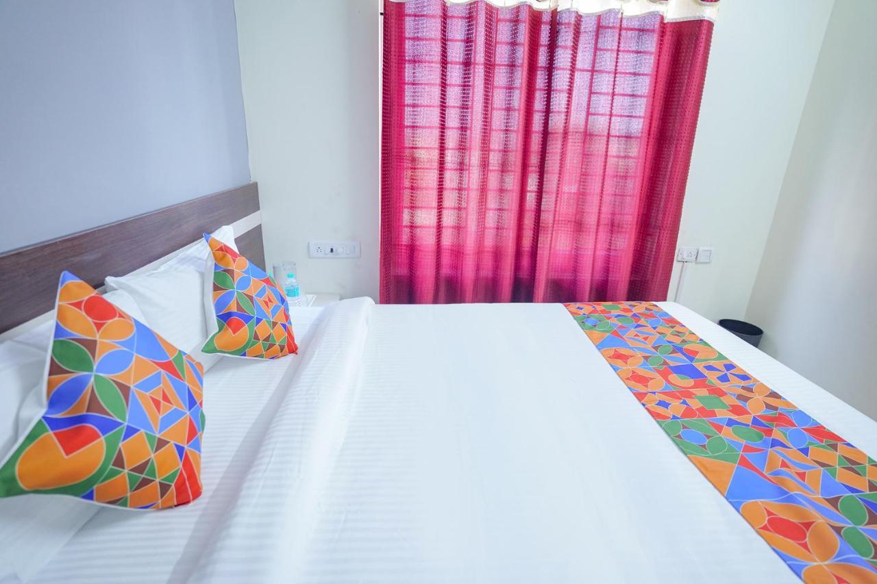 Fabexpress Town Space - Nr Gopalakrishna Theatre 3*