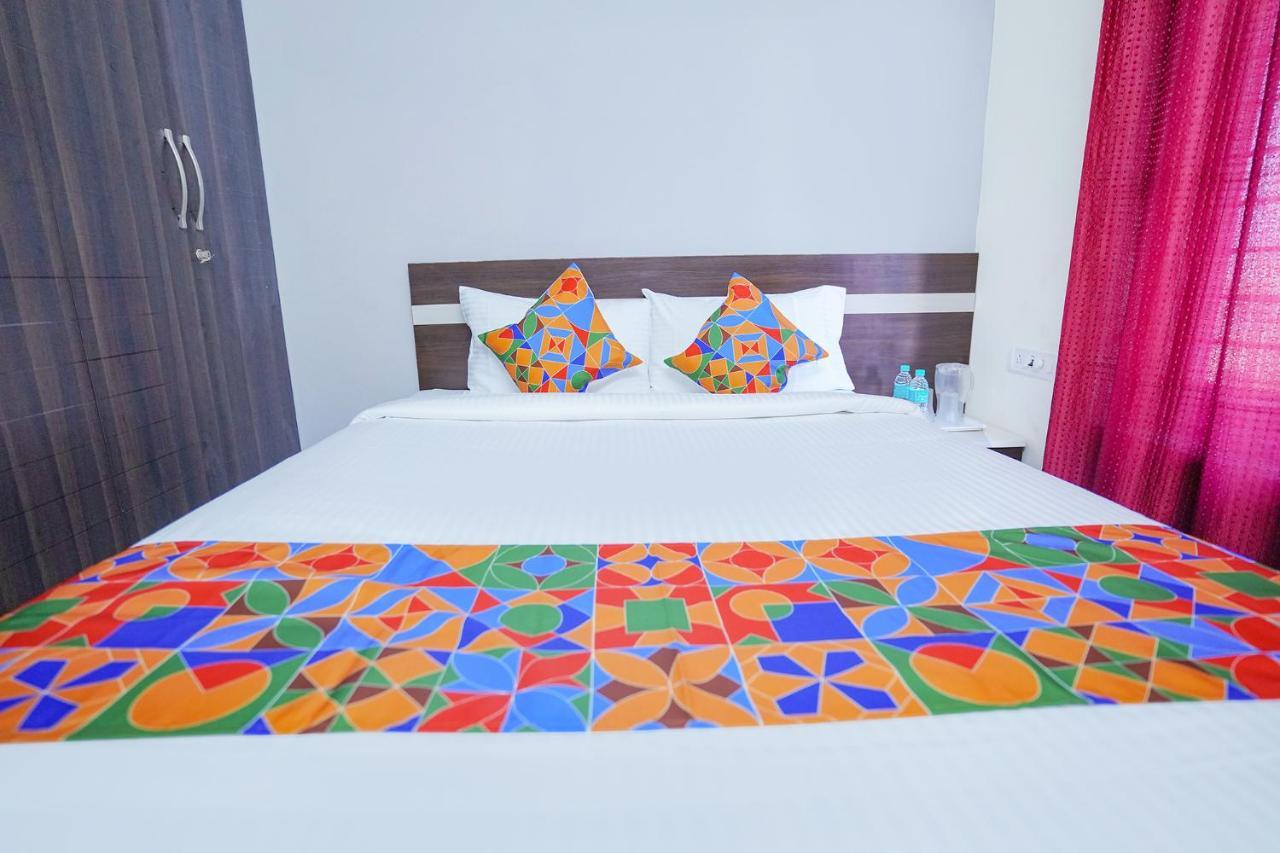 Fabexpress Town Space - Nr Gopalakrishna Theatre 3*