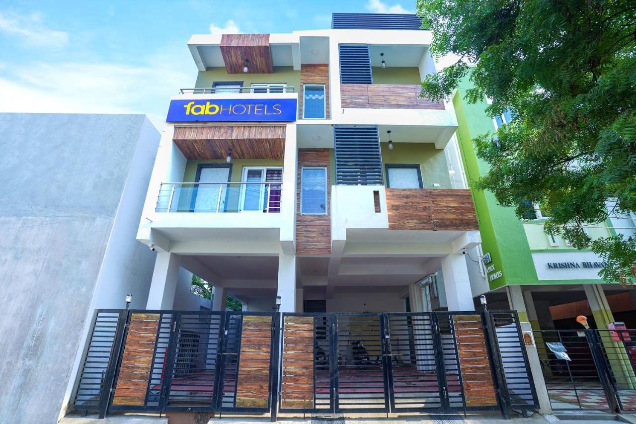 Hotel Fabexpress Town Space - Nr Gopalakrishna Theatre