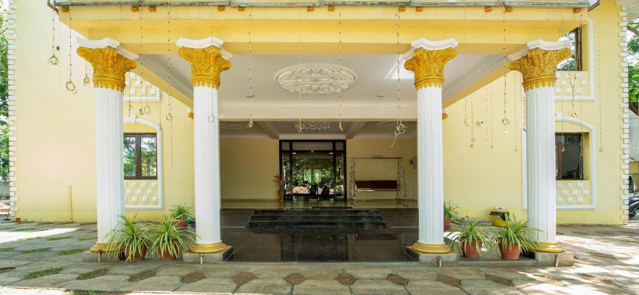 Hotel Sugam & Convention Centre *