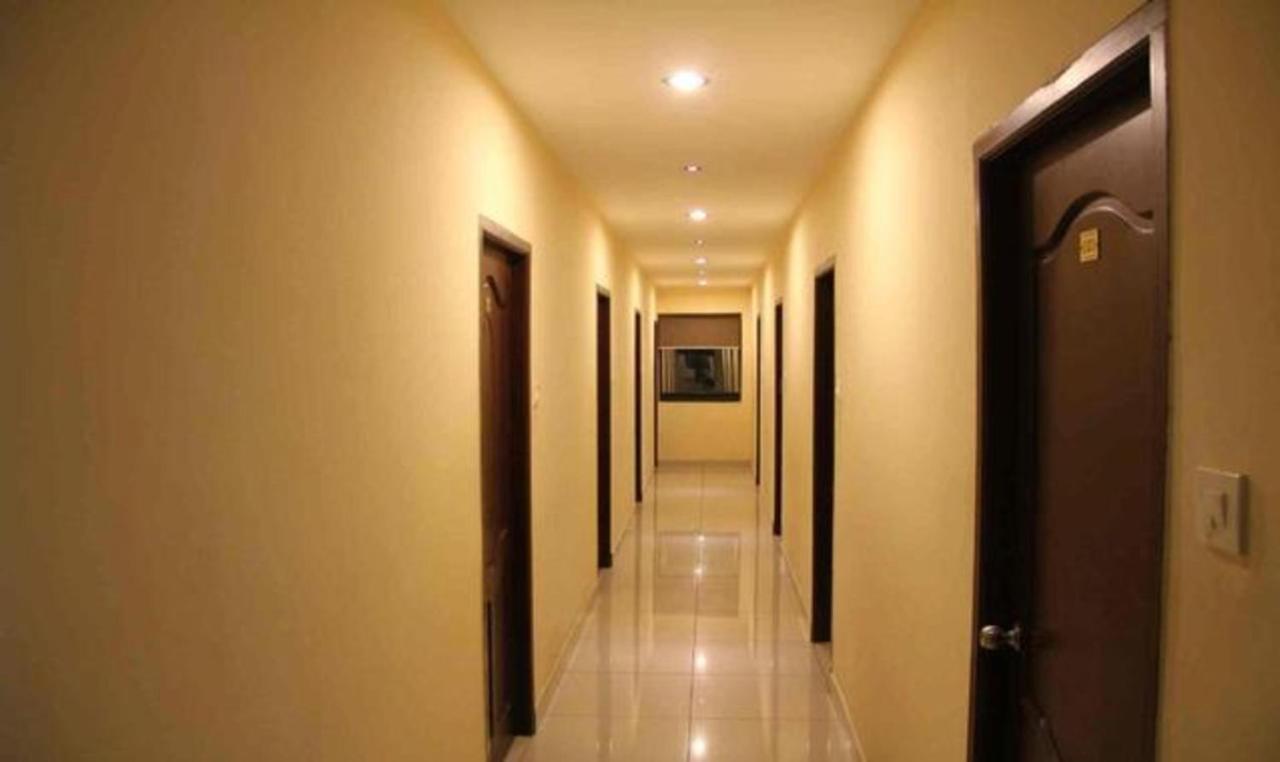 Hotel Fabhotel Smack Residency