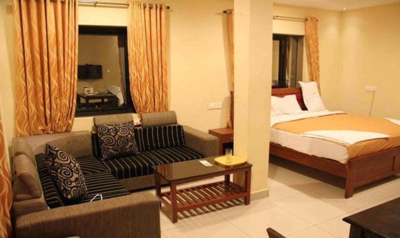 Fabhotel Smack Residency