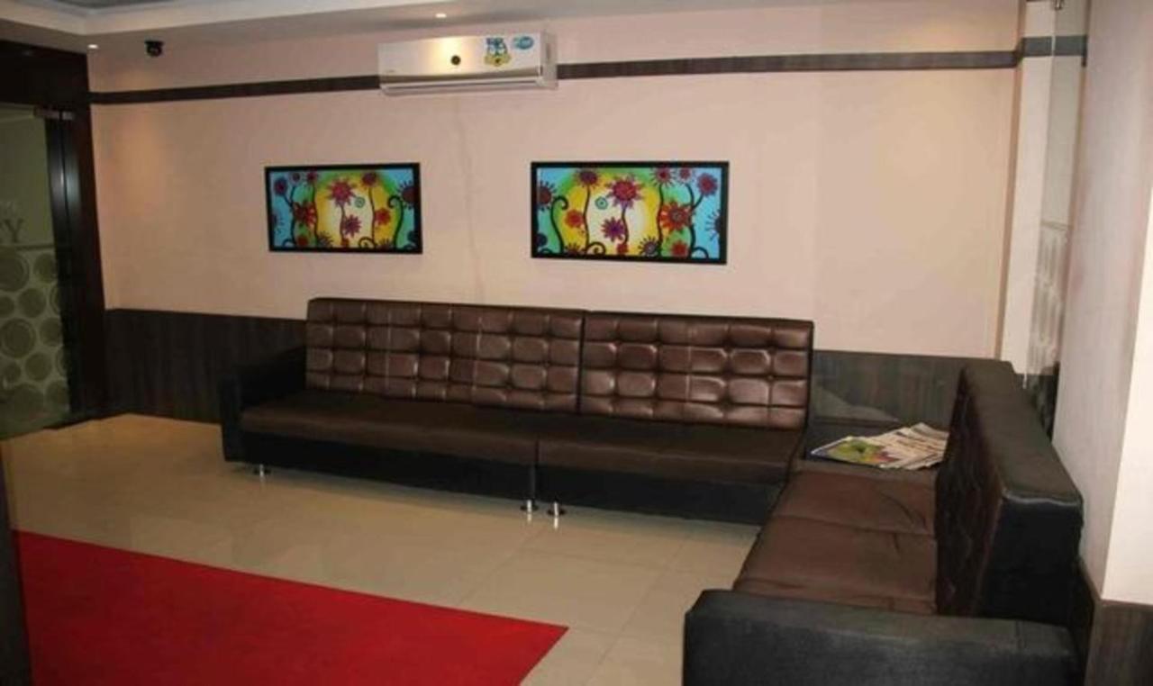 Fabhotel Smack Residency 3*