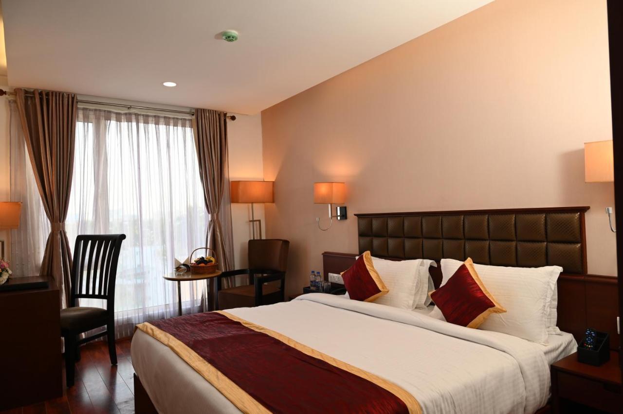 Raaj Bhaavan Clarks Hotel 3*
