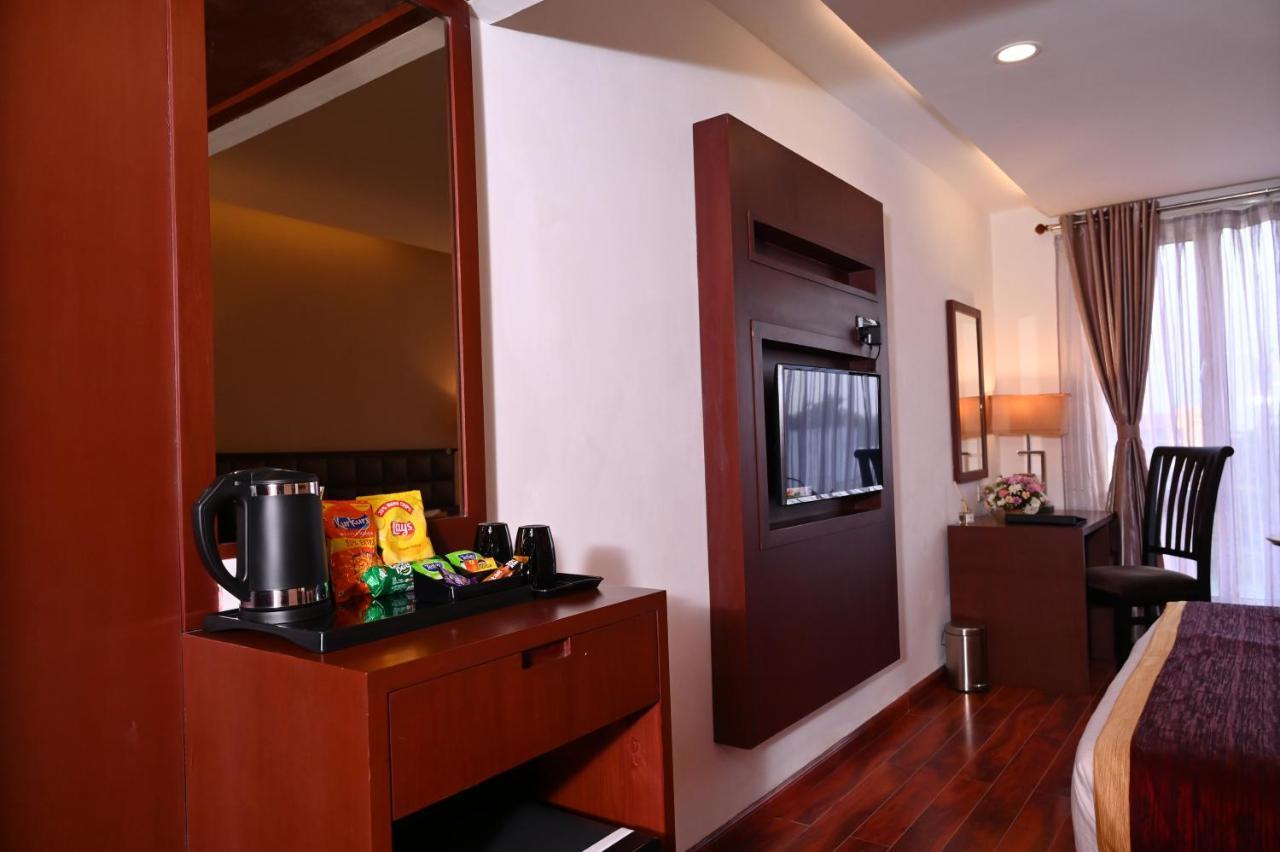 Raaj Bhaavan Clarks Hotel