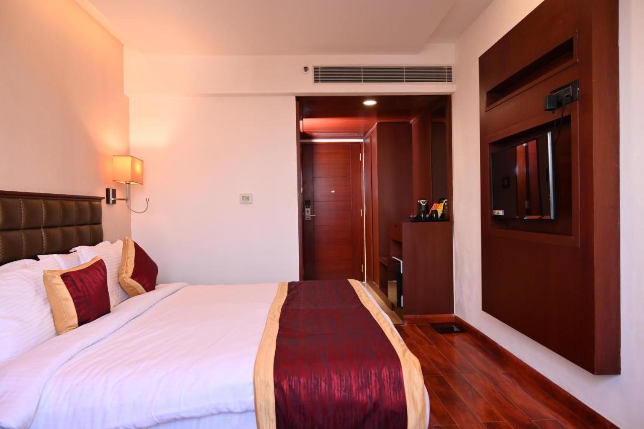Raaj Bhaavan Clarks 3* Chennai