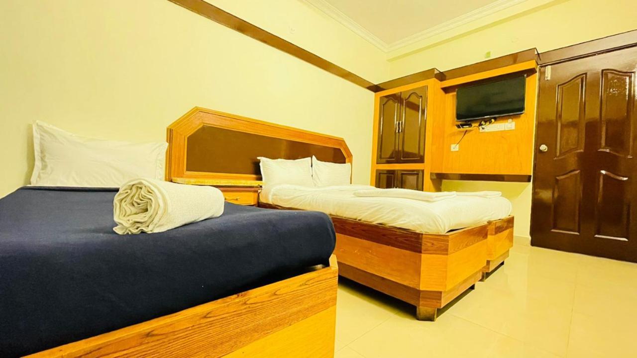 Hotel Half Moon 3*