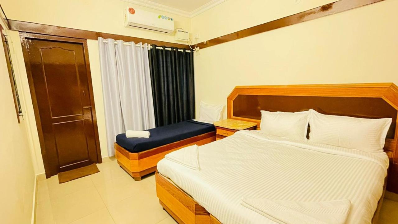 Hotel Half Moon