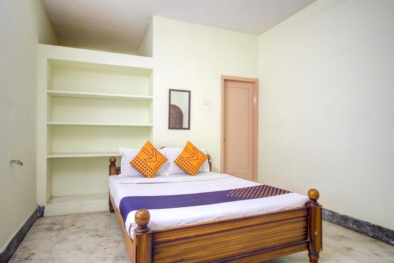 Spot On Kvr Near Koyambedu Depot Metro Station Hotel 2*