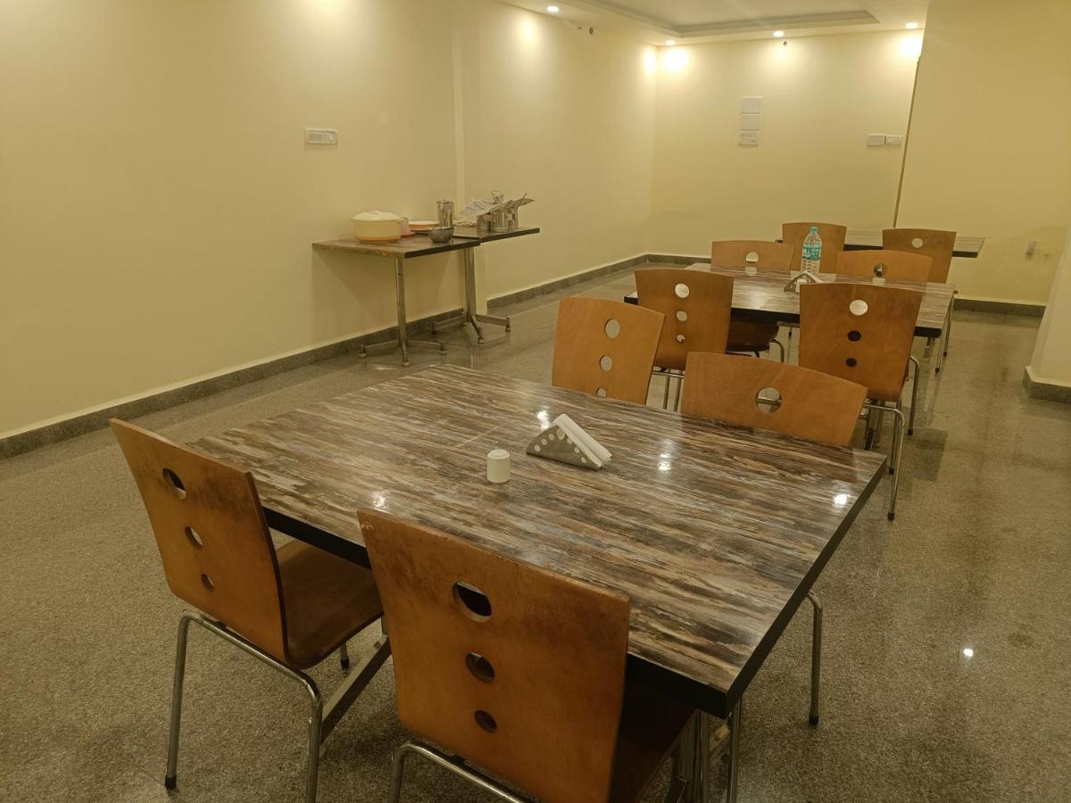 The Dolphin Park Hotel, Virugambakkam * Chennai
