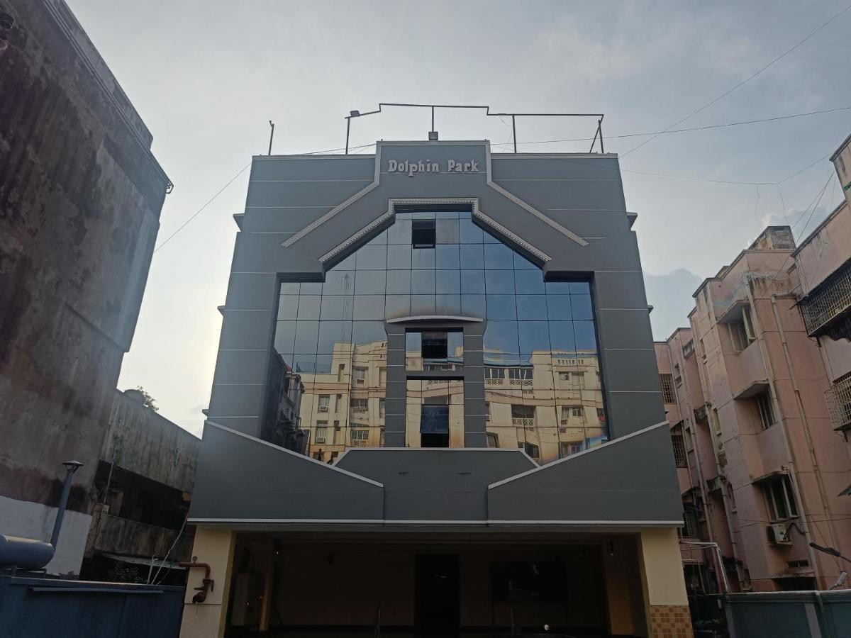 The Dolphin Park Hotel, Virugambakkam Hotel *