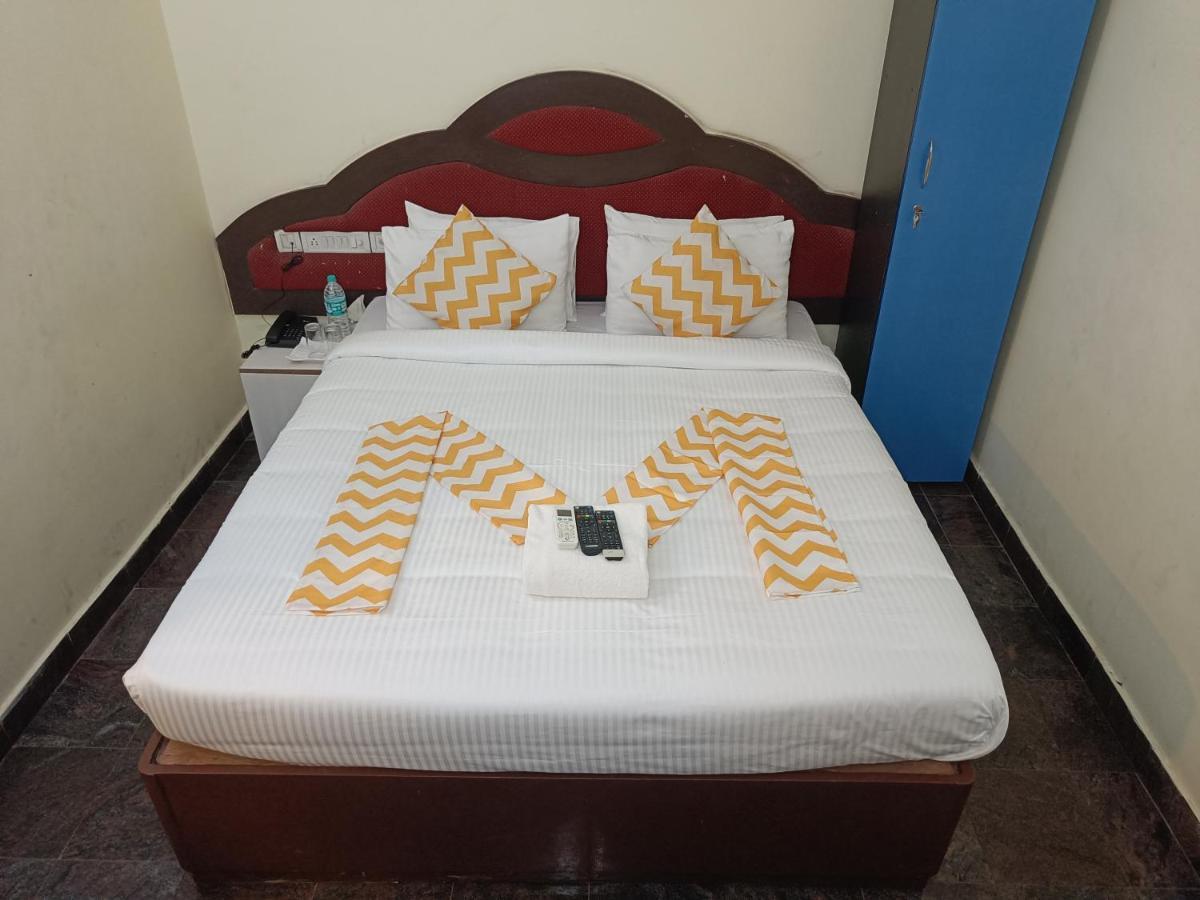 The Dolphin Park Hotel, Virugambakkam *