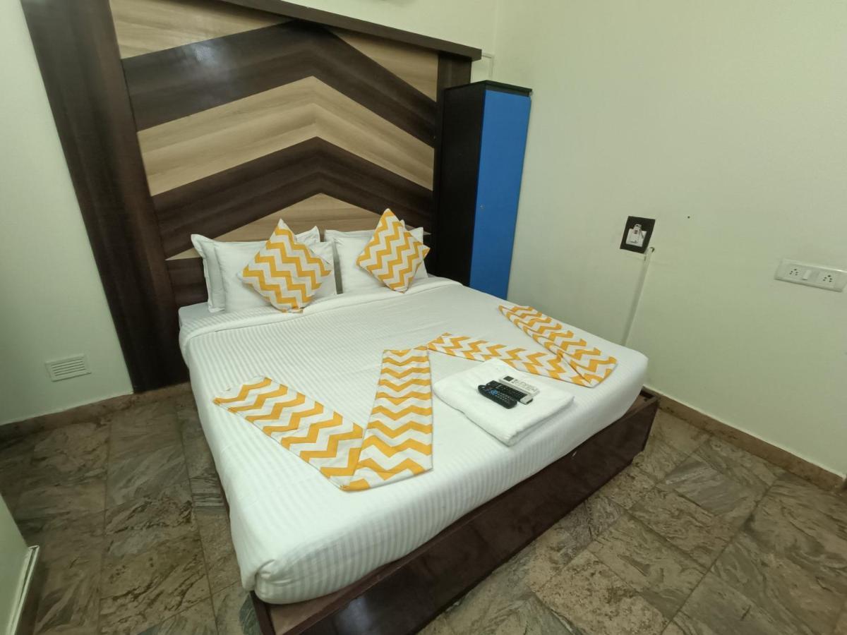 The Dolphin Park Hotel, Virugambakkam *