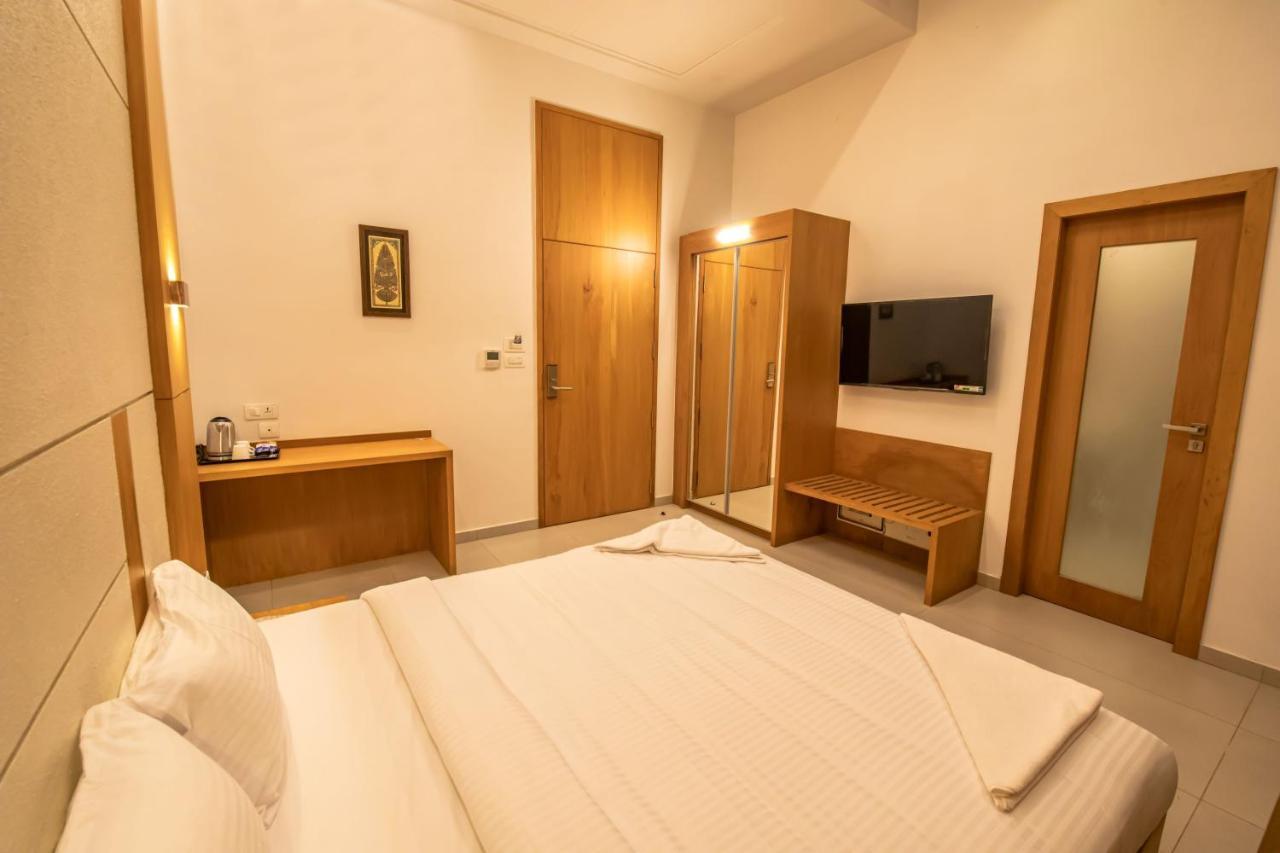Hotel Rathna Residency - Near Us Consulate
