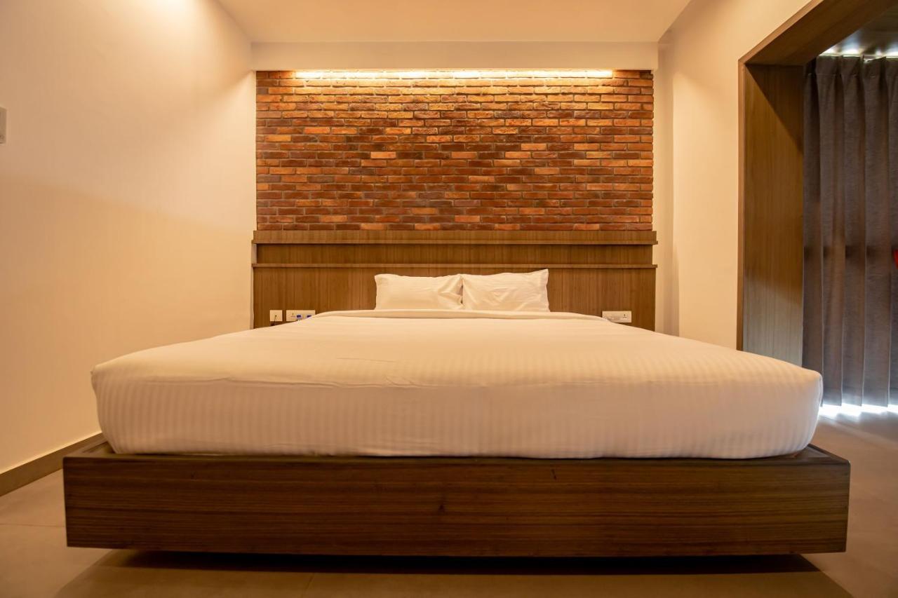 Hotel Rathna Residency - Near Us Consulate