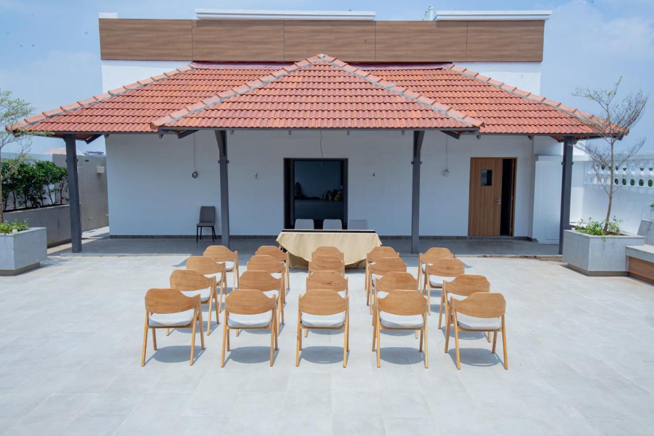 Rathna Residency - Near Us Consulate Hotel *