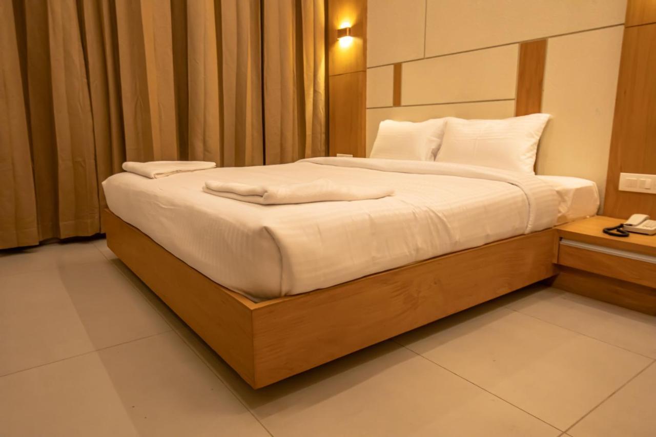 Hotel Rathna Residency - Near Us Consulate *