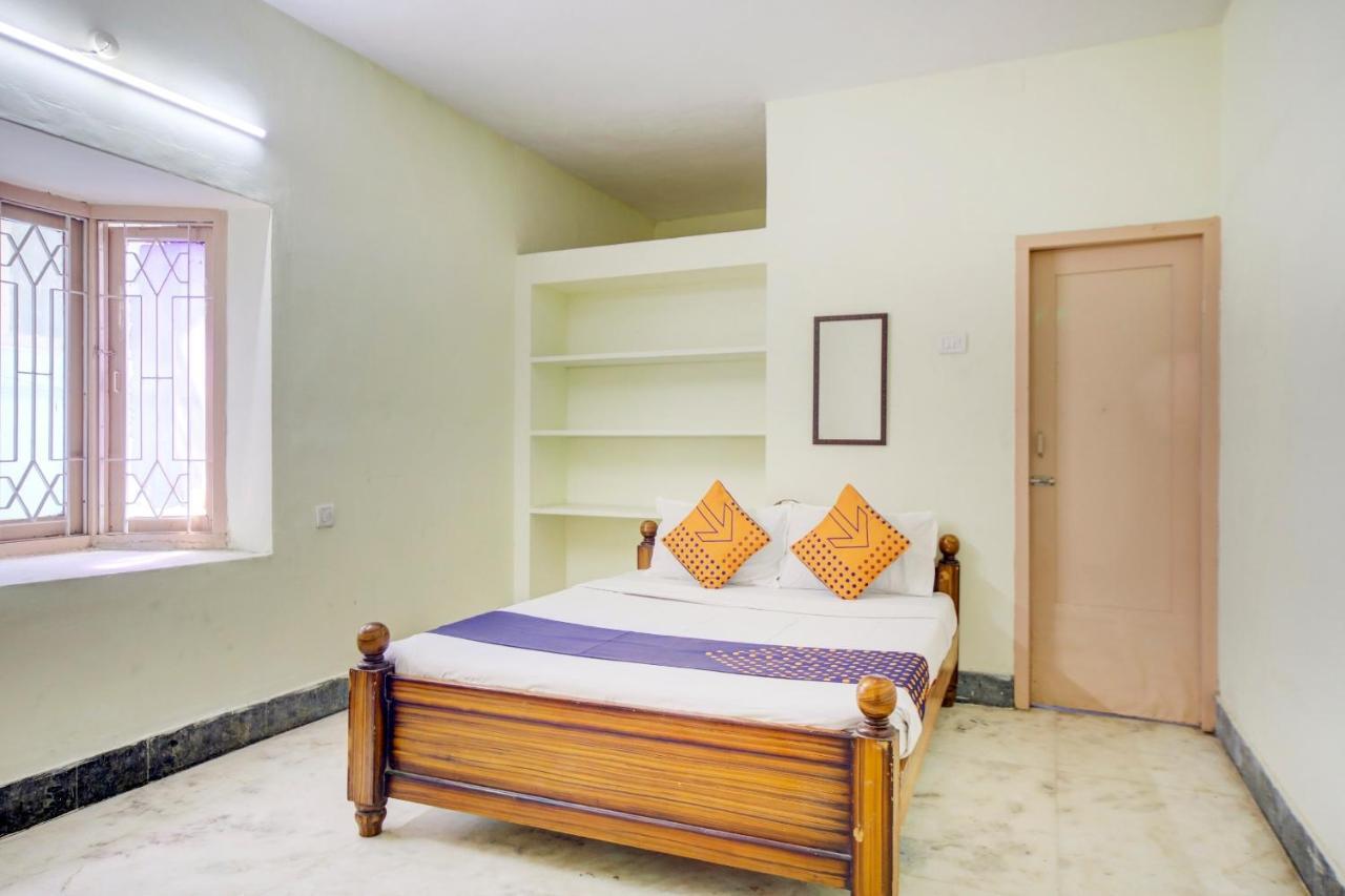 Hotel Spot On Kvr Near Koyambedu Depot Metro Station