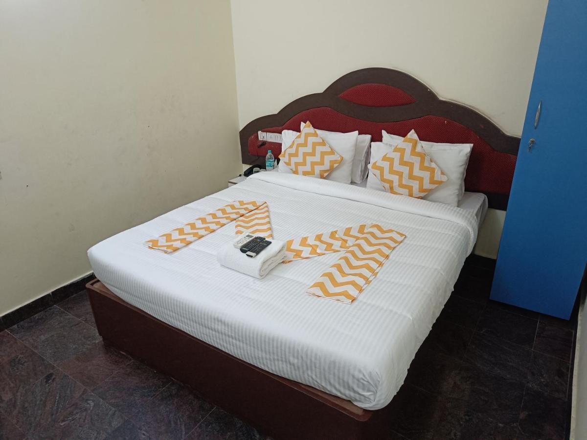 The Dolphin Park Hotel, Virugambakkam Hotel