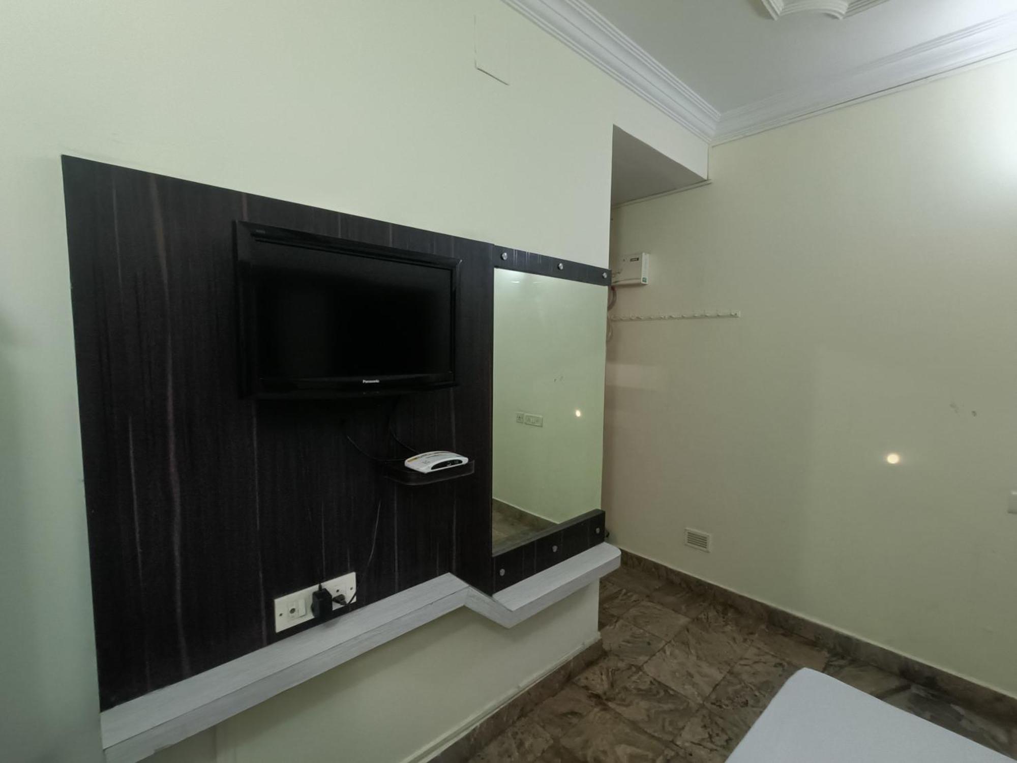 The Dolphin Park Hotel, Virugambakkam * Chennai