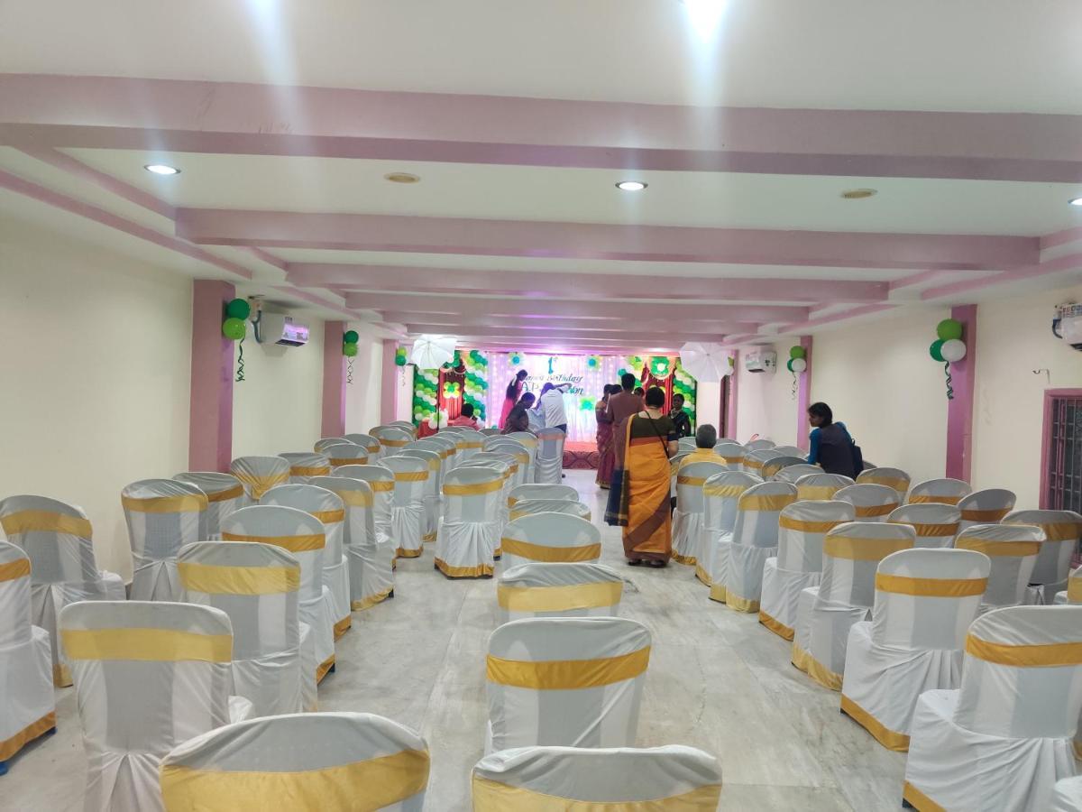 The Dolphin Park Hotel, Virugambakkam Hotel *