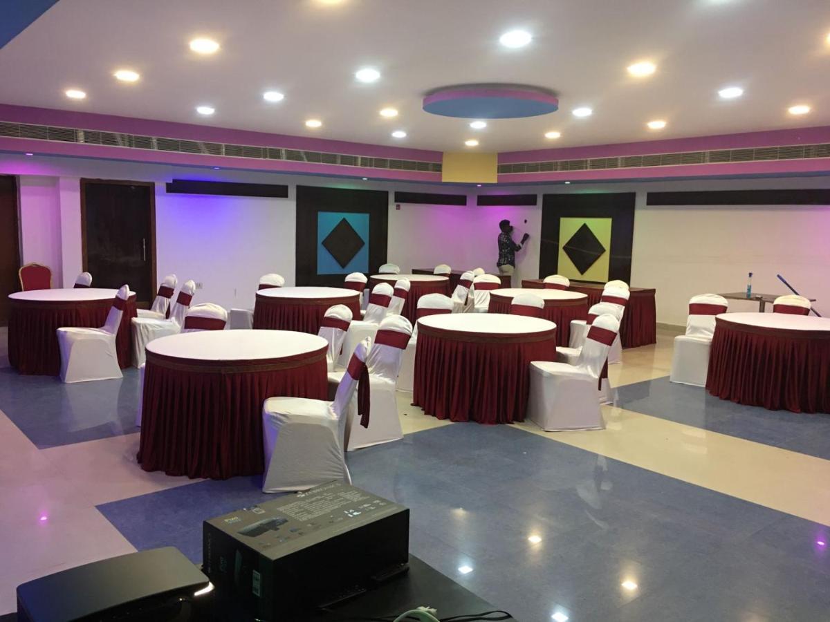 The Dolphin Park Hotel, Virugambakkam