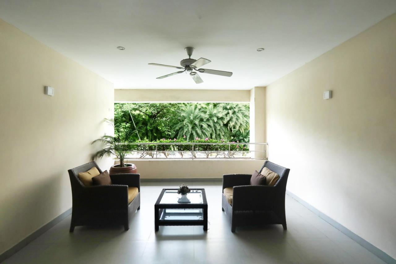 Somerset Greenways Apartment *