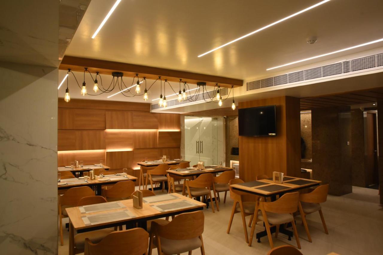 Rathna Residency - Near Us Consulate Hotel