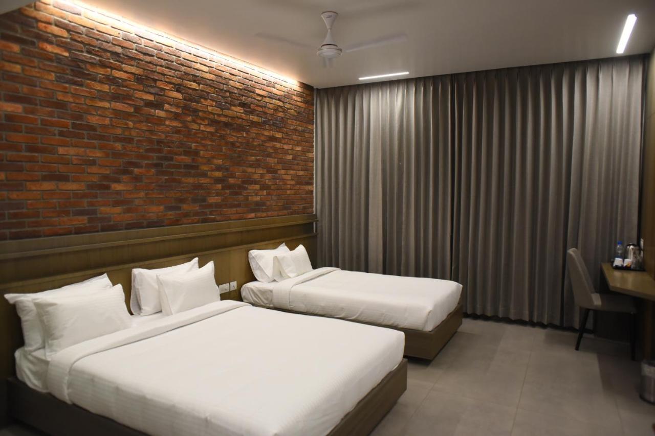 Hotel Rathna Residency - Near Us Consulate *