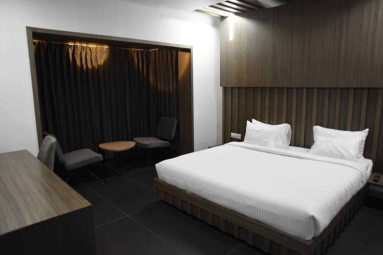 Hotel Rathna Residency - Near Us Consulate