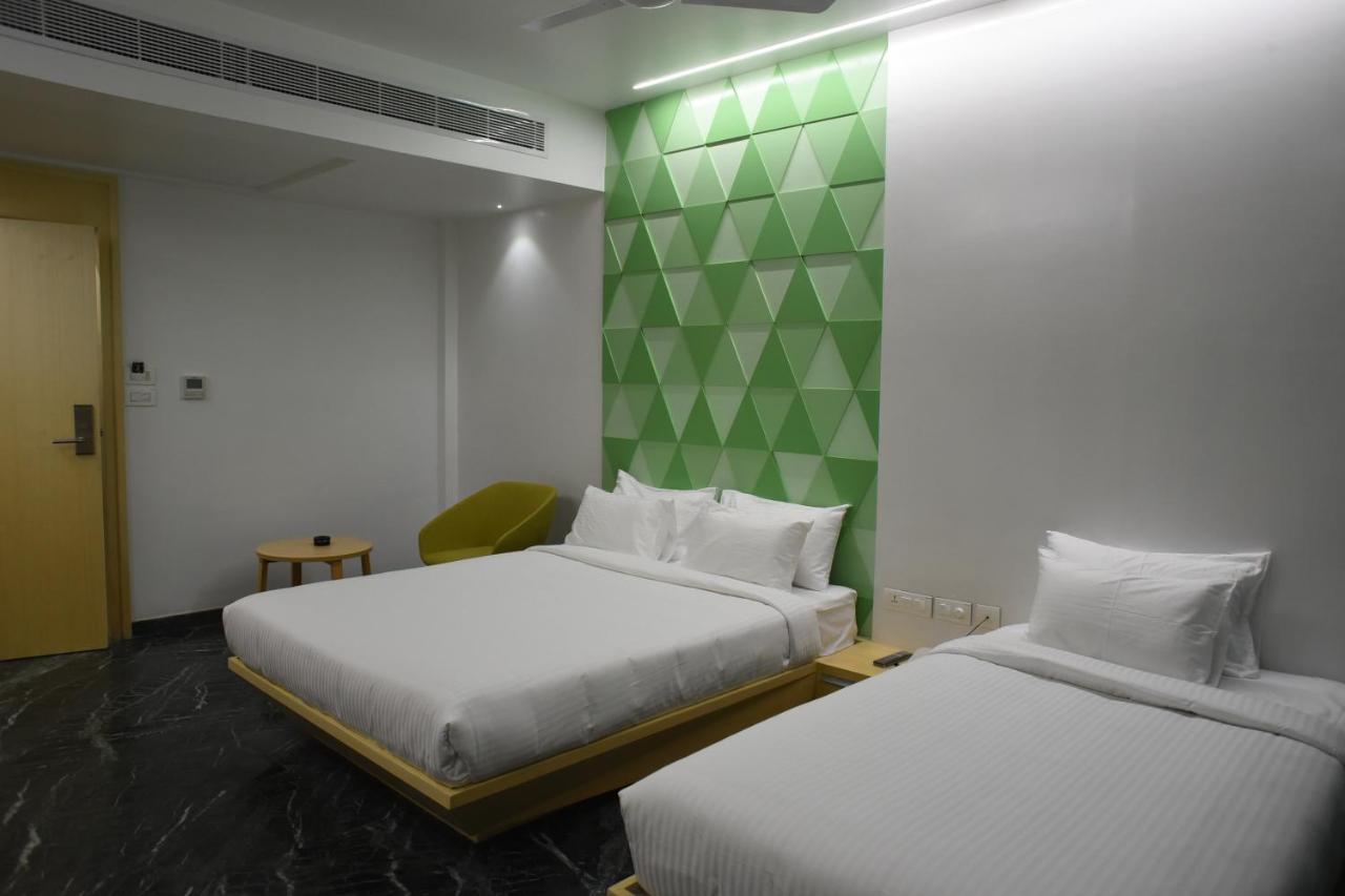 Rathna Residency - Near Us Consulate Hotel