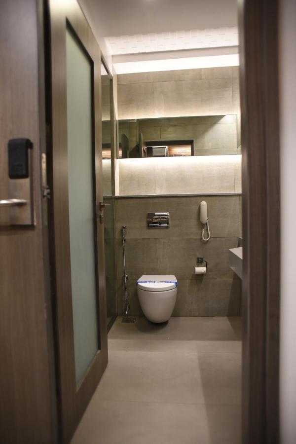 Rathna Residency - Near Us Consulate Hotel