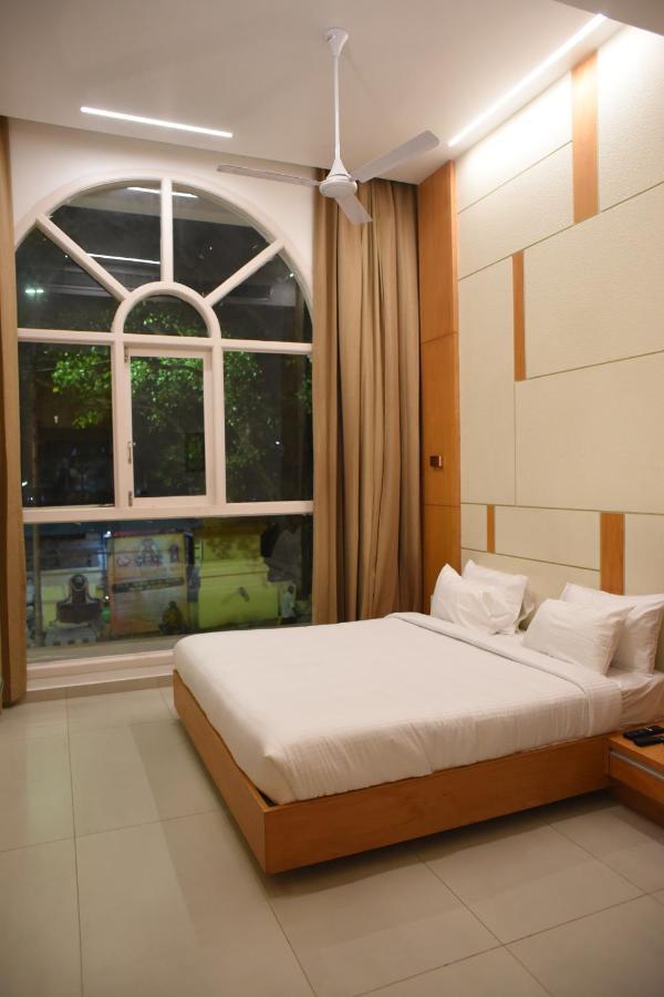 Hotel Rathna Residency - Near Us Consulate *