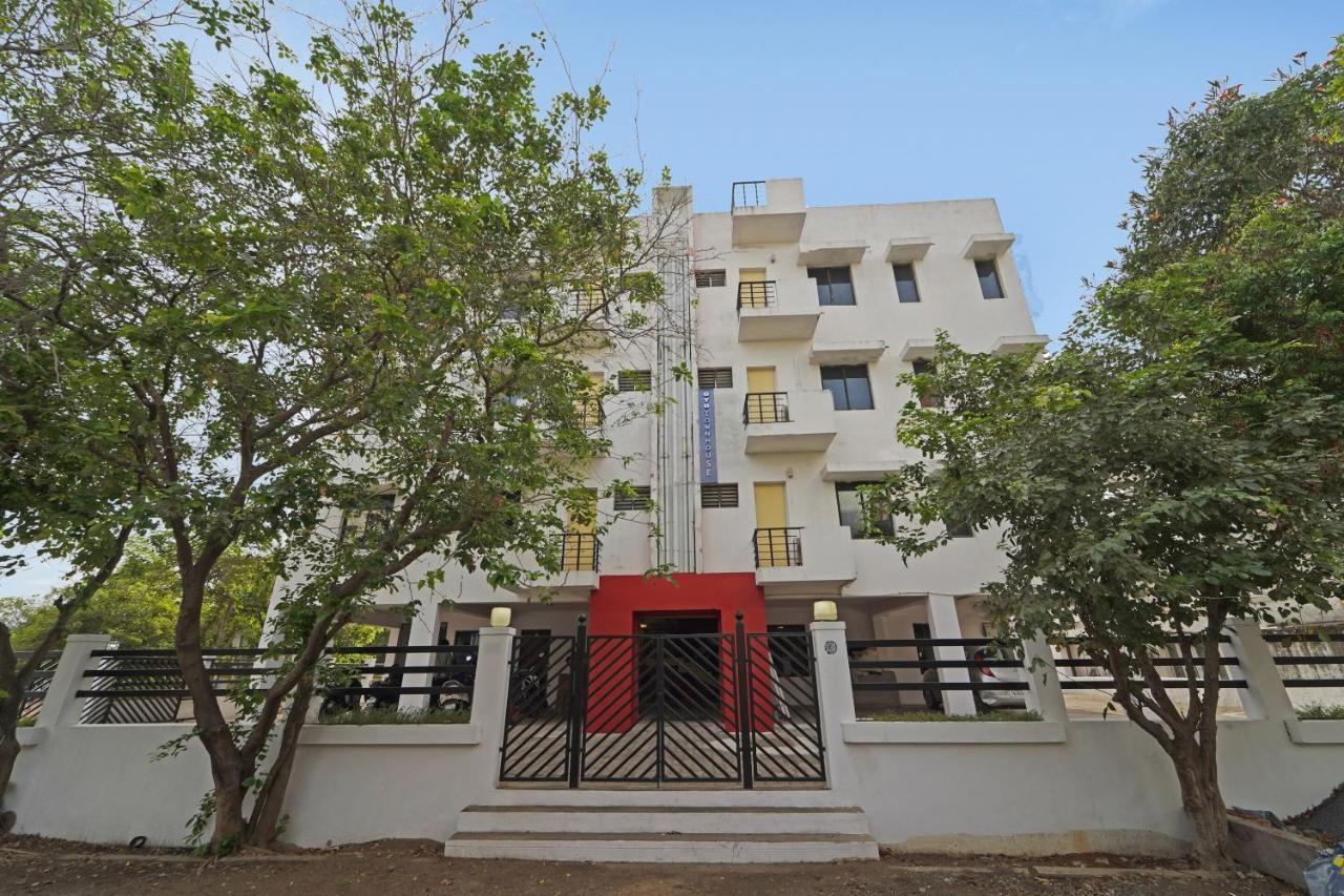 Super Oyo Townhouse 1005 G Silver & Resorts Omr Chennai