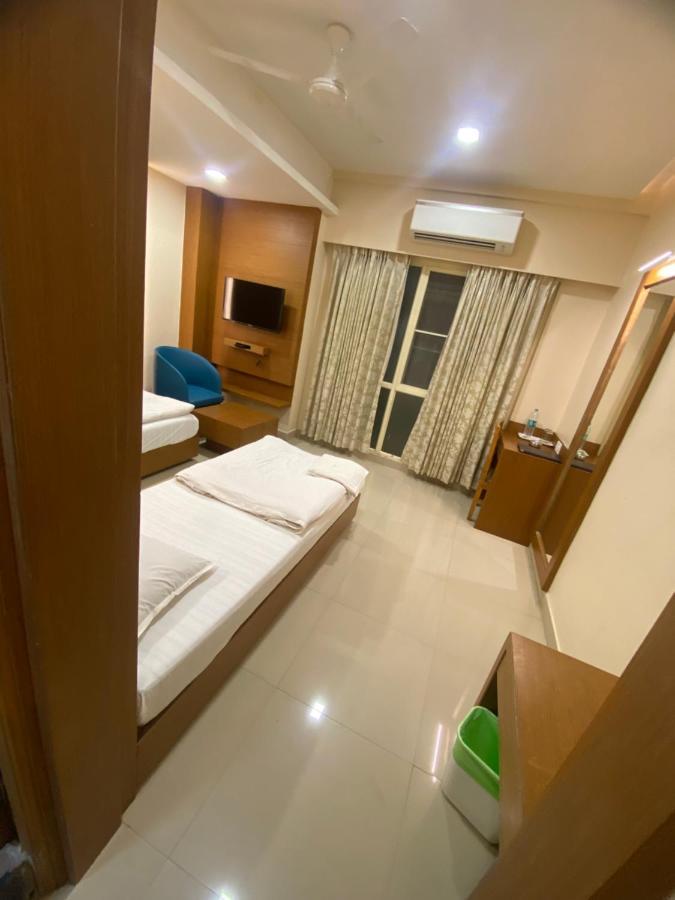 Greens - Business Class - Opposite Ripon Building Hotel *