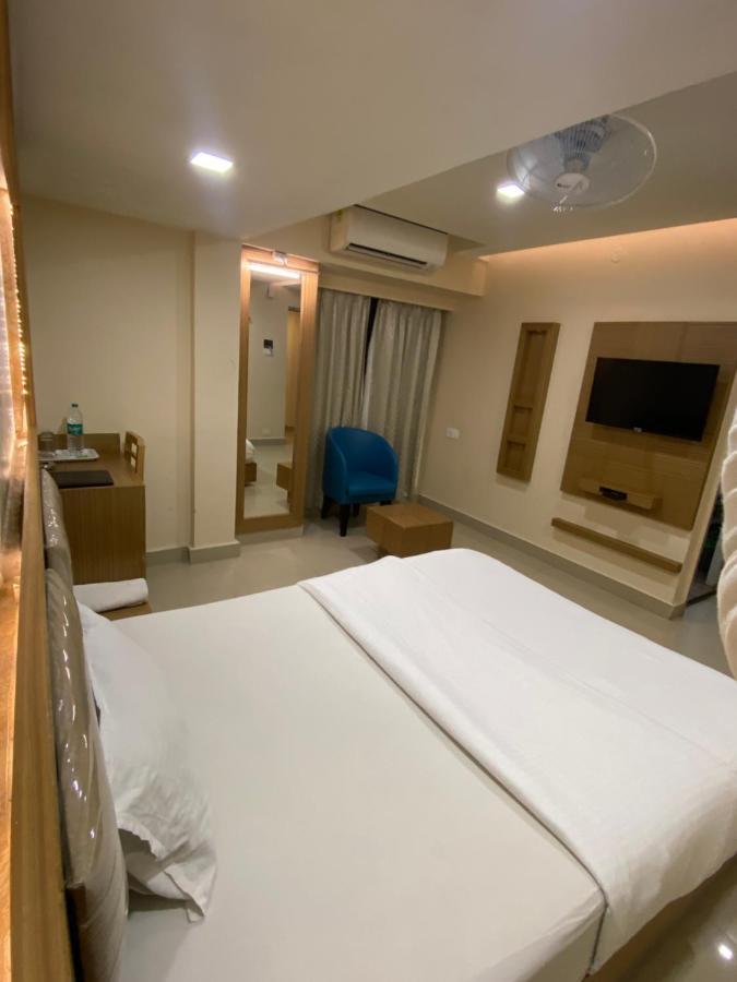 Greens - Business Class - Opposite Ripon Building * Chennai