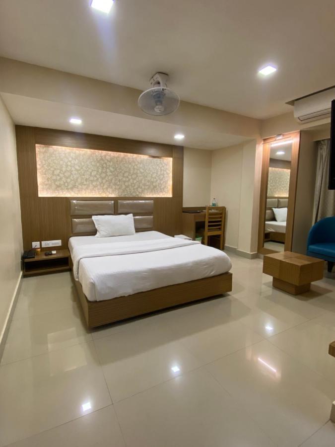 Greens - Business Class - Opposite Ripon Building Hotel