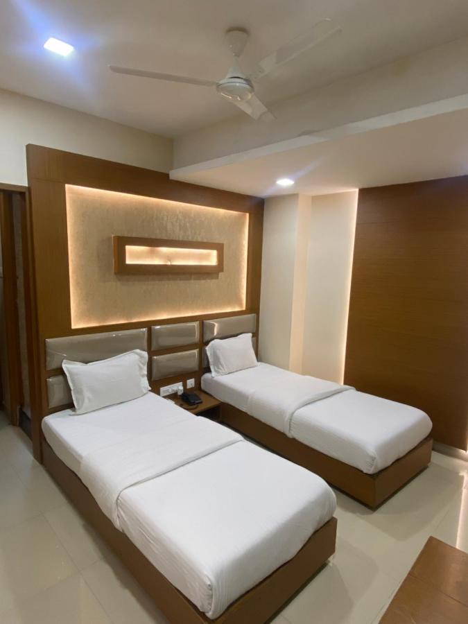 Greens - Business Class - Opposite Ripon Building Hotel