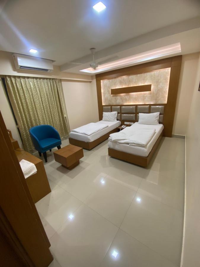 Greens - Business Class - Opposite Ripon Building