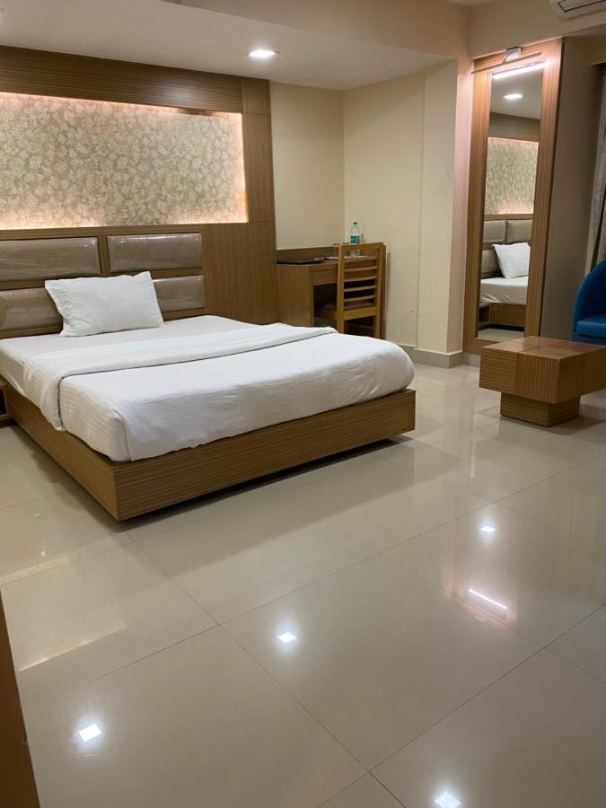 Greens - Business Class - Opposite Ripon Building Hotel