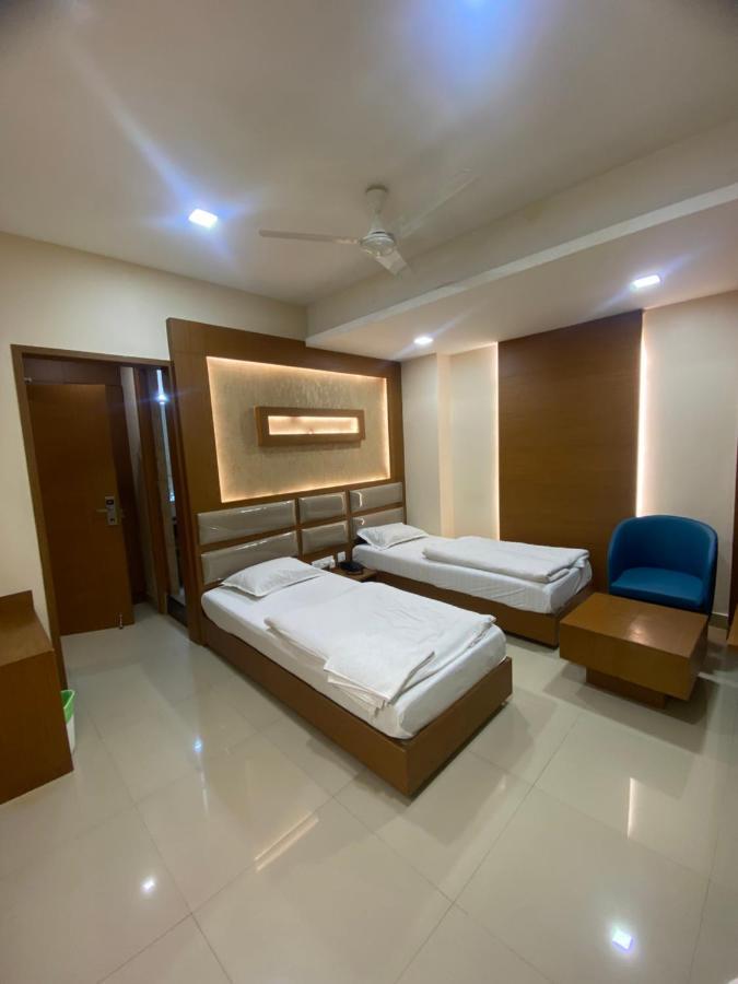 Hotel Greens - Business Class - Opposite Ripon Building *