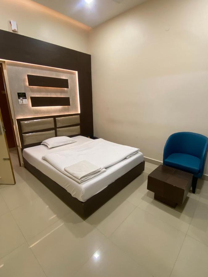 Hotel Greens - Business Class - Opposite Ripon Building *