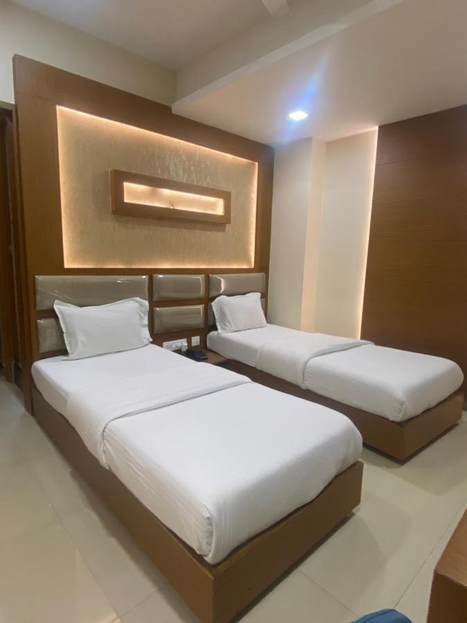 Greens - Business Class - Opposite Ripon Building Hotel *