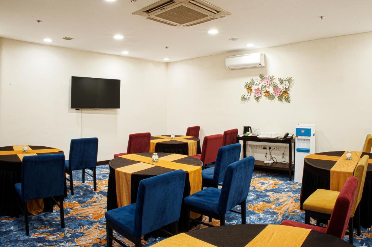 Somerset Greenways Apartment