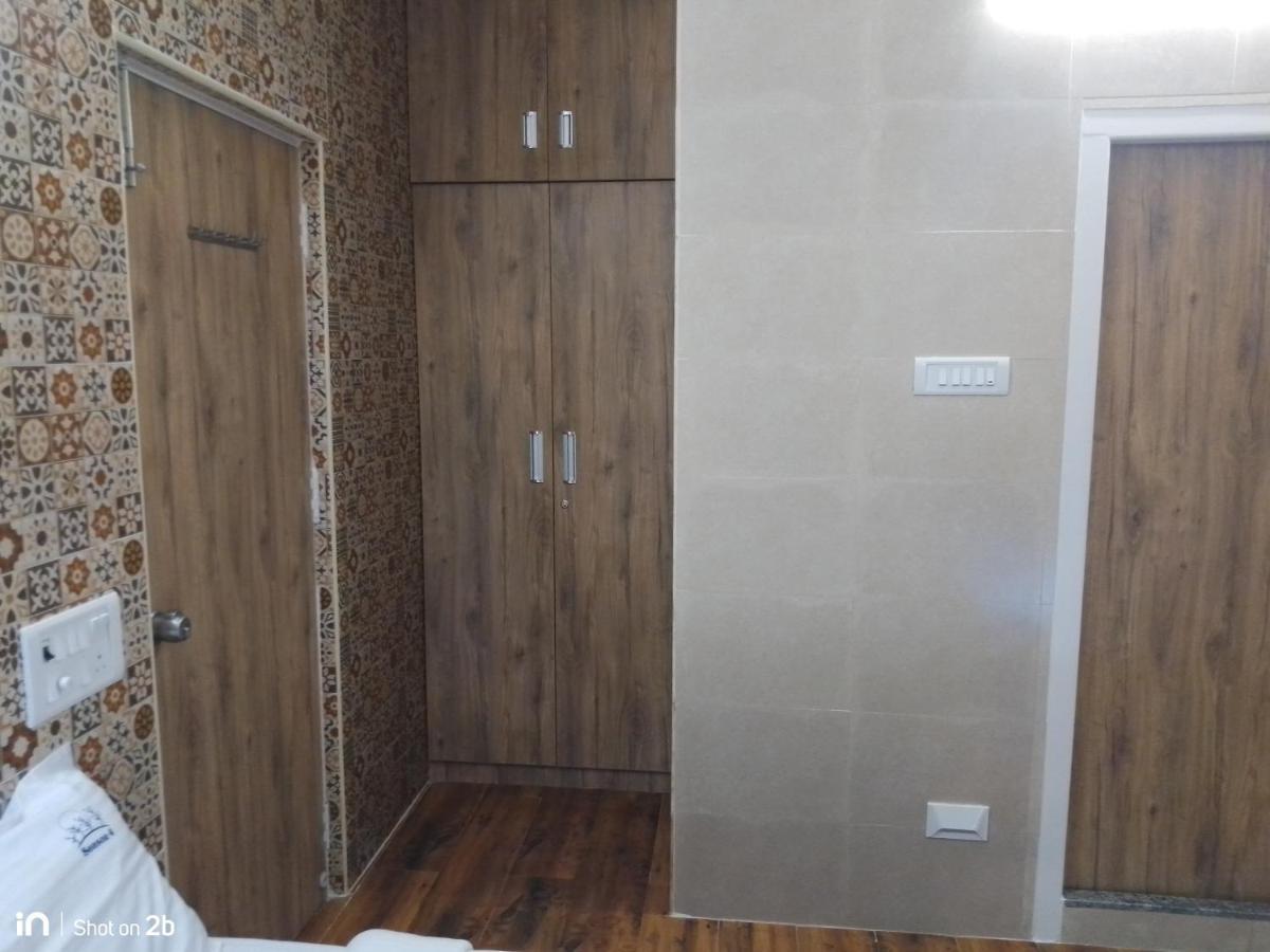 Season 4 Residences - 1bhk Furnished * Chennai