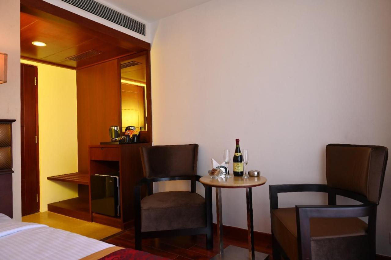 Raaj Bhaavan Clarks Hotel 3*